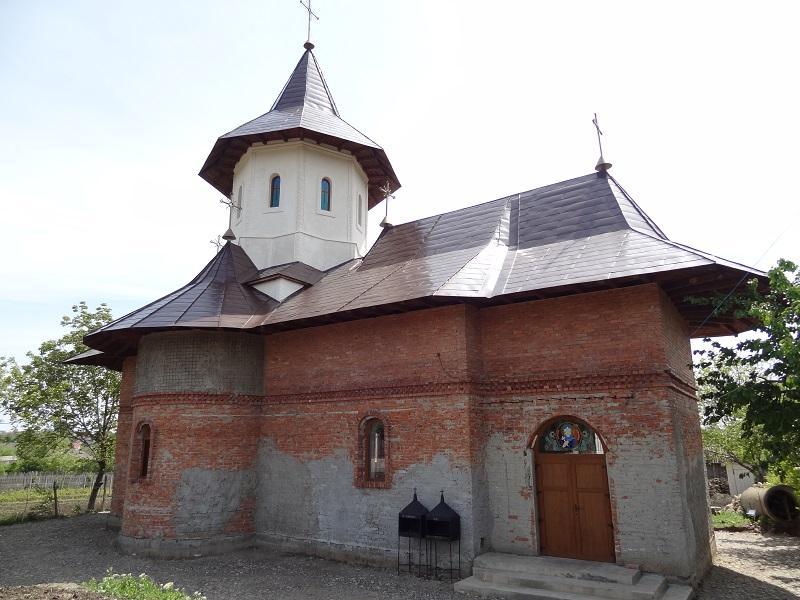 Biserica - vedere exterioară